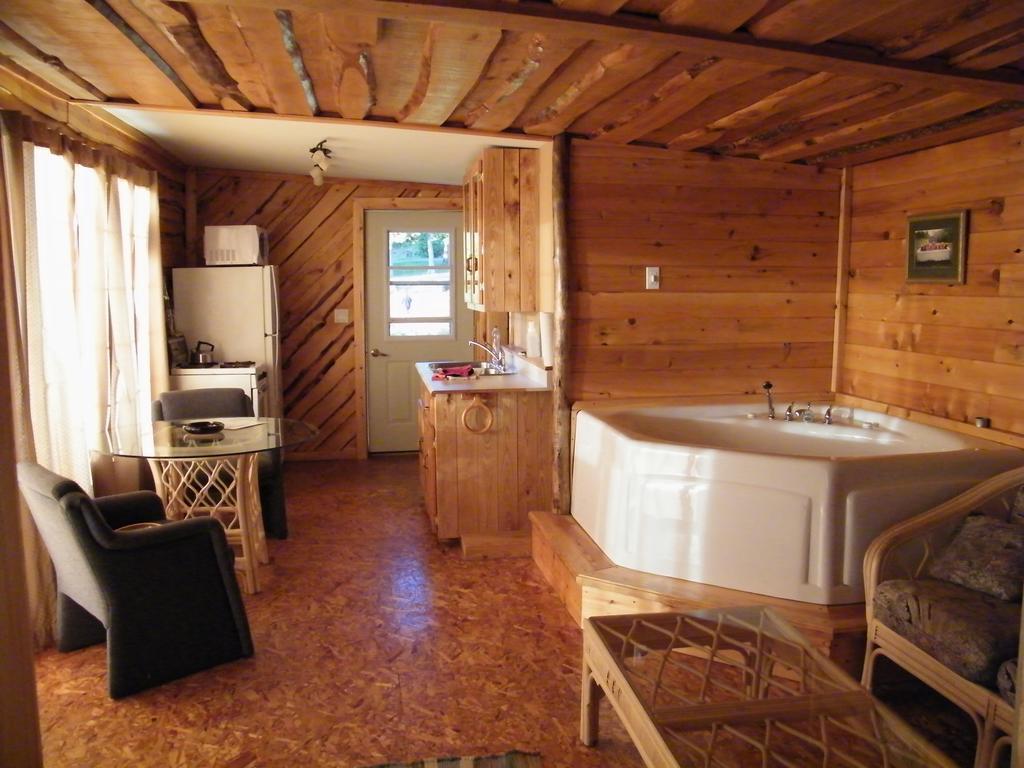 Mowat Landing Cottages New Liskeard Exterior photo